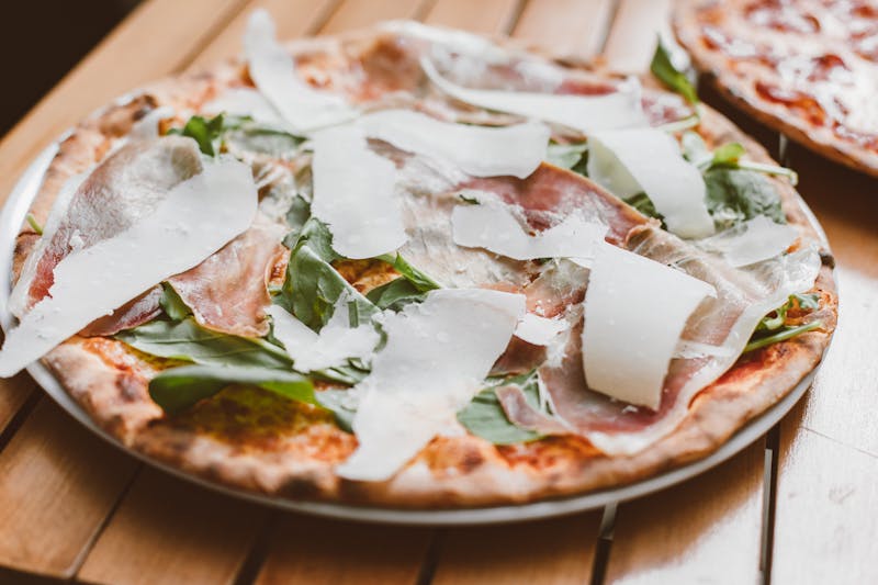 Prosciutto e Rucola Pizza mit Parmaschinken